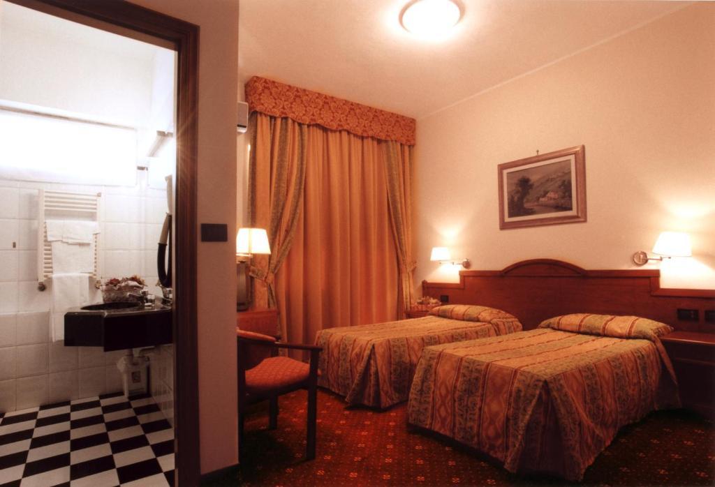 Hotel Cinzia Ristorante Christian E Manuel Βερτσέλλι Δωμάτιο φωτογραφία