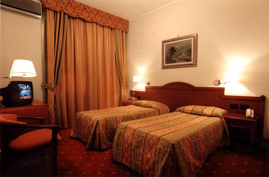 Hotel Cinzia Ristorante Christian E Manuel Βερτσέλλι Δωμάτιο φωτογραφία